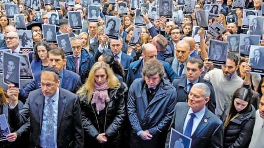 A 32 años de atentado a la AMIA, se instala con fuerza el debate sobre el juicio en ausencia