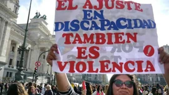 Más de 220 mil personas esperan resolución mientras las pensiones por discapacidad pierden contra la inflación