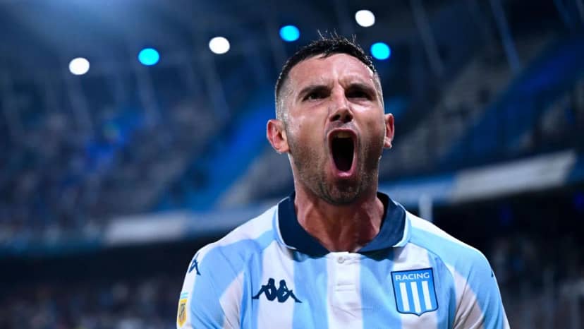 ¿Cuántos goles hizo Maravilla Martínez en Racing?
