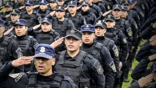Santa Cruz: continúa el acampe de policías y se profundiza la crisis que enfrenta Claudio Vidal