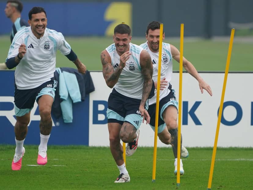 Argentina sí, España no: el factor meteorológico en la previa de la final y las pecheras que repartió Scaloni