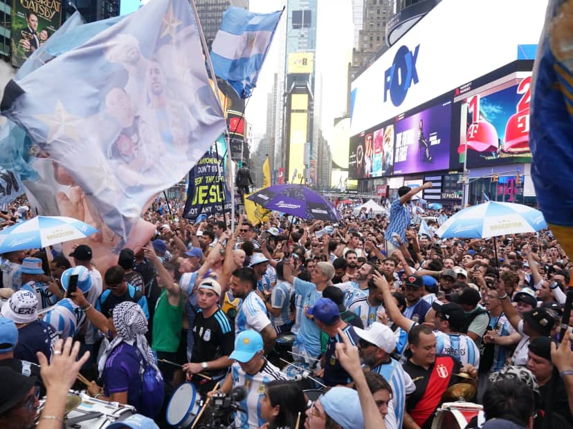 Gran banderazo argentino en NY previo a la final