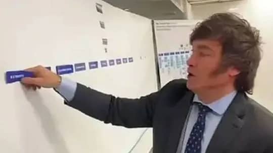 Milei define luego del partido si hay o no asueto, mientras desde la oposición reclaman "que se apure"