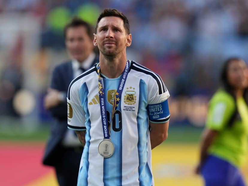 Video: el llanto emotivo de Messi con la medalla en el pecho y la ovación de la gente