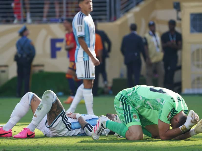 Dibu Martínez, de su mejor partido en el Mundial a la duda en el gol de España
