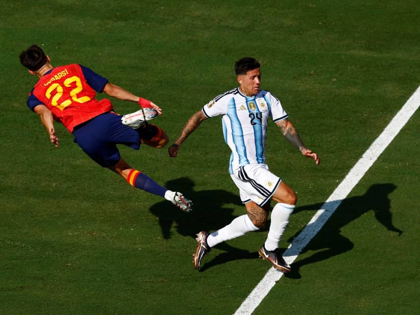 Video: Enzo Fernández fue expulsado al final de los 90