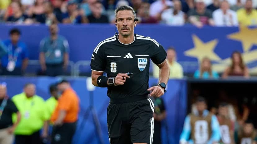 El árbitro cumplió en un partido sin jugadas difíciles - TyC Sports