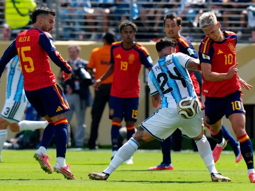 España sometió con fútbol a una Argentina sin respuestas