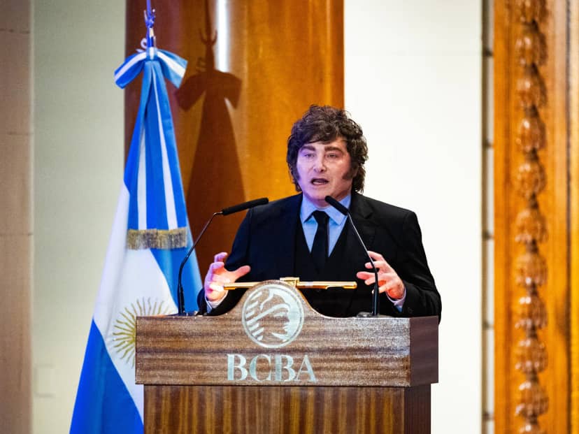 El mensaje de Javier Milei tras la derrota y la espera para definir el feriado
