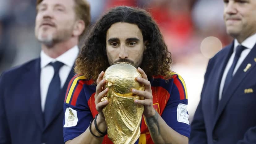 La osada promesa que deberá cumplir Cucurella tras ganar el Mundial - TyC Sports