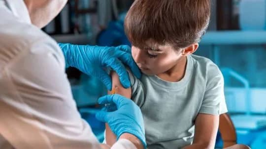 Vacaciones de invierno: por qué es clave tener las vacunas al día para prevenir enfermedades respiratorias