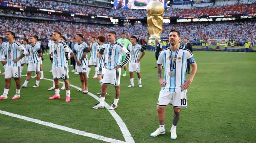 El palito de España a Argentina por darle la espalda al momento de levantar la Copa del Mundo - TyC Sports