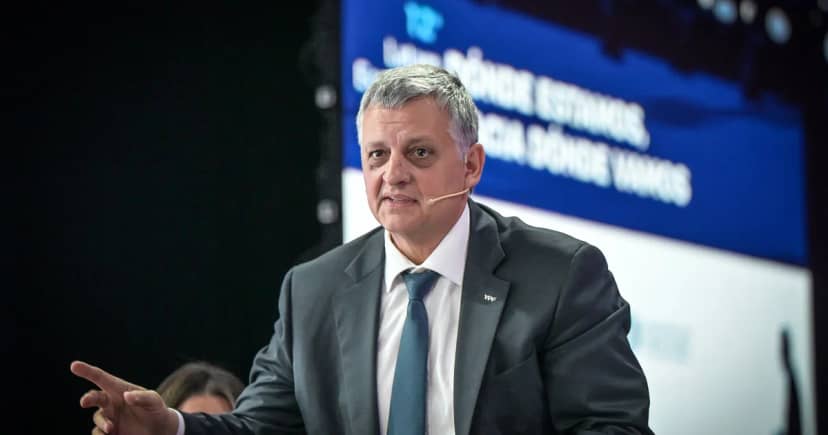 YPF confirmó una medida para atraer inversores y evitar estafas: dividirá por 10 cada una de sus acciones
