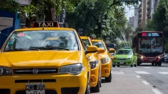 Córdoba: qué cambia para taxis y remises con la nueva ordenanza que impulsa el Concejo