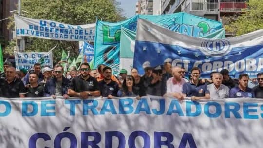 Marcha de la CGT en Córdoba contra "los despidos" y "cierre de fábricas"