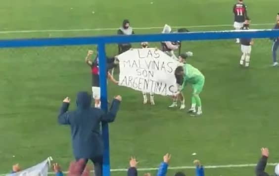 Tigre replicó a la Selección argentina con una bandera sobre las Islas Malvinas