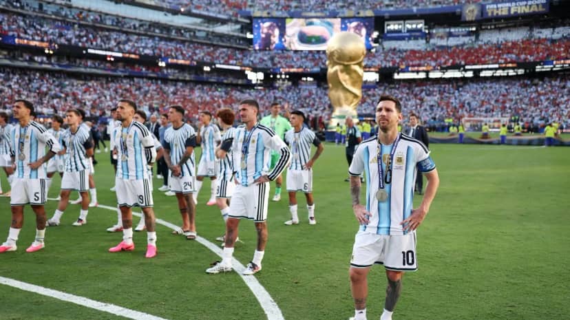 El gesto de nobleza de Argentina durante la premiación de España en el Mundial que las otras selecciones no imitaron - TyC Sports