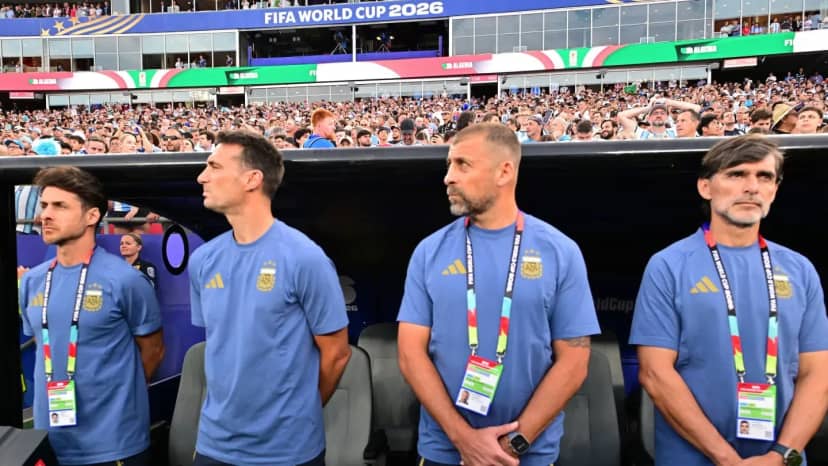 La reacción del cuerpo técnico de la Selección ante las teorías conspirativas: “No puede ser que&hellip;” - TyC Sports