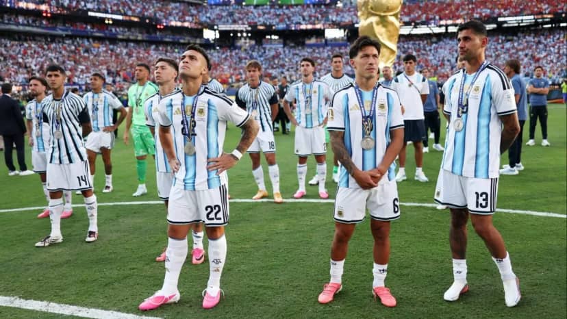 Los estúpidos que estupidizan y la era de la mentira - TyC Sports