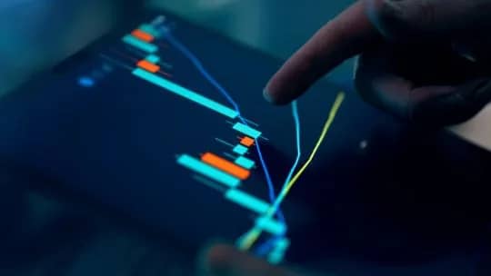 Caen acciones antes de los resultados de Alphabet, mientras que el Brent alcanza los US$95