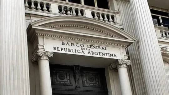 Reforma del Banco Central: cuestionan que el proyecto del Gobierno "vuelve al mismo punto que tenía durante la convertibilidad"