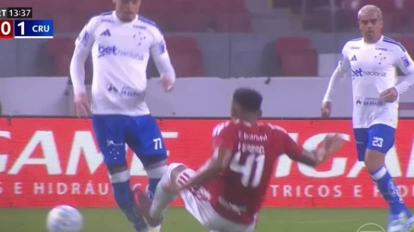 [IMÁGENES SENSIBLES] Patada, roja y fractura: impactante lesión en Brasil  - TyC Sports