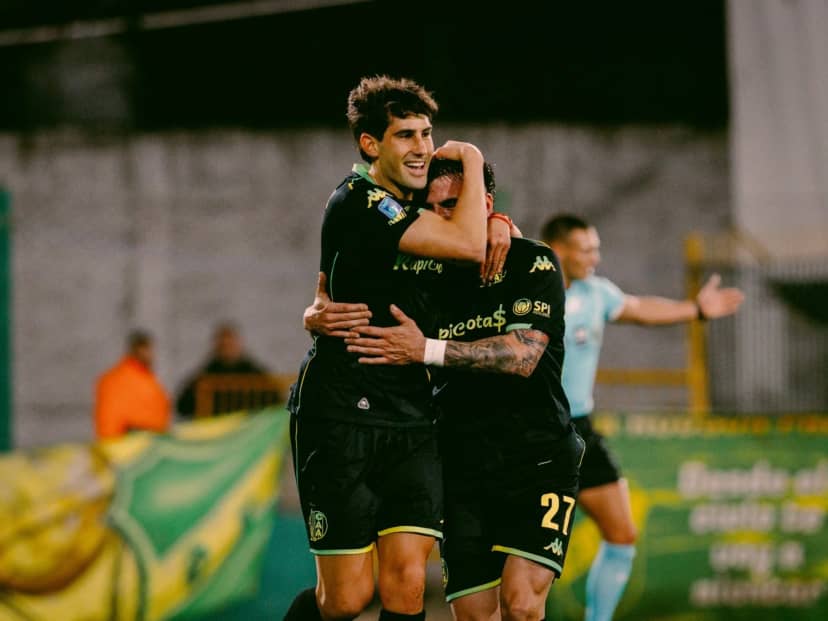Defensa lo empató con un golazo de Barbona