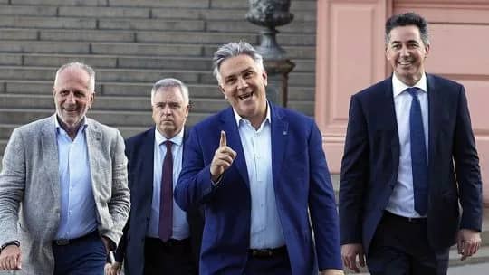 Llaryora en modo "Scaloneta": los heridos tras el ascenso de Manuel Calvo