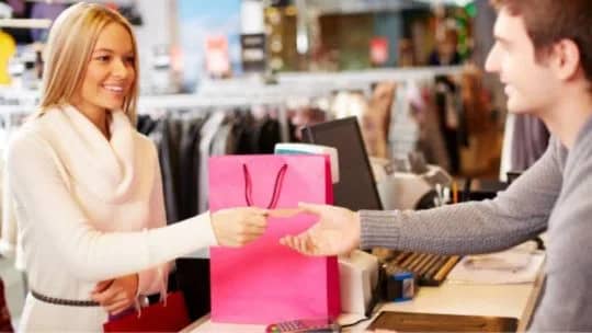 Paritaria de empleados de Comercio: el sueldo mínimo llegará a $1.303.900 en septiembre y habrá un bono de $50.000