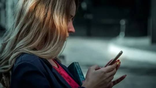 Condenaron a una mujer por llamar "padre abandónico" a su ex en las redes sociales: el bebé no era hijo del hombre