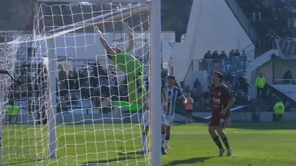 ¡Rigamonti estuvo al borde del blooper y Santos casi pone el 1-0!