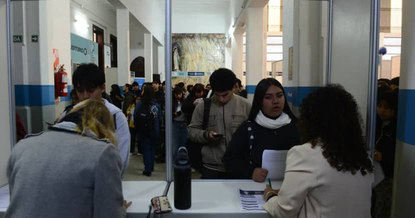 La caída del empleo, un frente que apremia a Milei