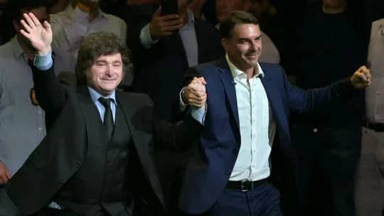 El oficialismo de Brasil repudió el discurso de Milei en el acto de Flávio Bolsonaro y advirtió que cruzó un límite