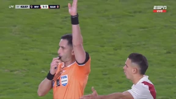 Martínez Quarta festejó, pero el gol no valió: offside en el Monumental