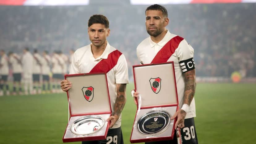 En la previa del partido, River Plate homenajeó a Montiel, Otamendi y la Selección Argentina