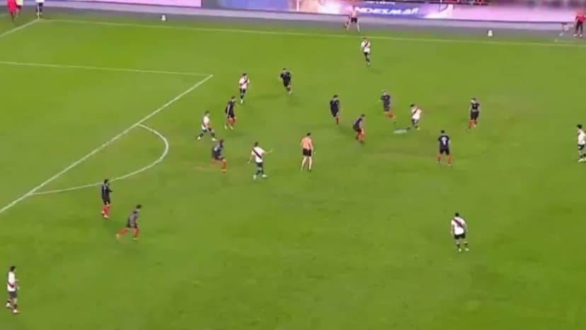River reclamó ante Barracas Central un penal a Pereyra, pero &iquest;no había offside antes? - TyC Sports