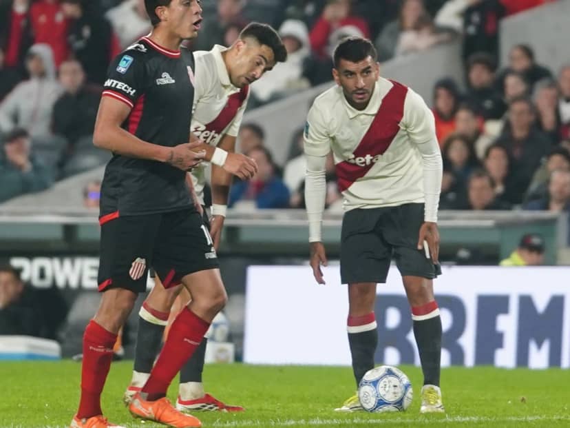 Del avión a la cancha: así fue el debut de Angel Correa en River