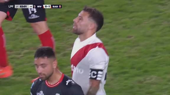 ¡En el último respiro, Otamendi buscó el empate ante Barracas!
