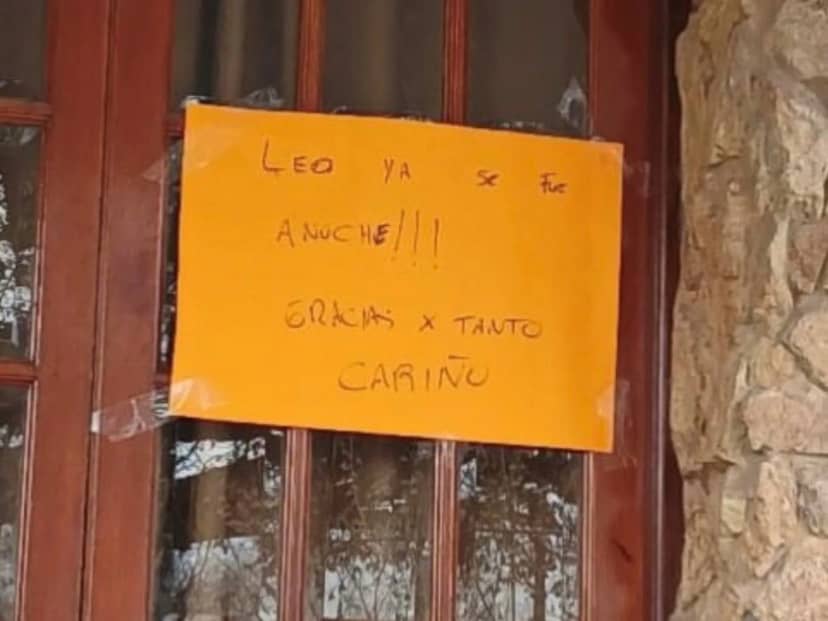 El simpático cartel de la familia Scaloni para avisar que el DT dejó Pujato