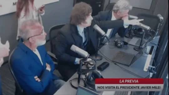 Milei cruzó al Vasco de Mendiguren: "Vos, ladrón, arruinaste el país con Duhalde y toda su banda"