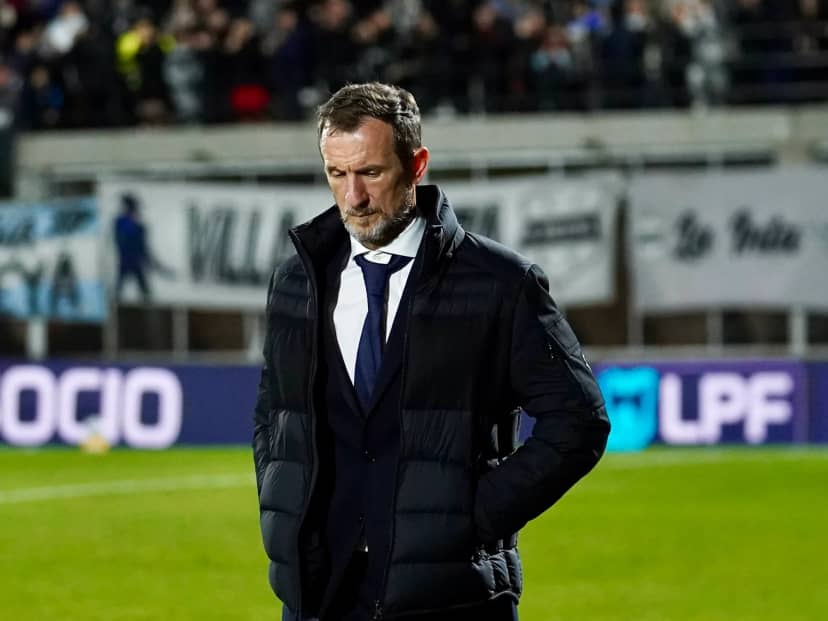 Arruabarrena, durísimo: "El vestuario es un cementerio", "Faltó ímpetu para ir a buscarlo" y "Me preocupa no levantarnos de esta derrota"