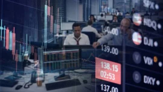 El dólar opera estable y las acciones suben ante la visita de Kristalina Georgieva