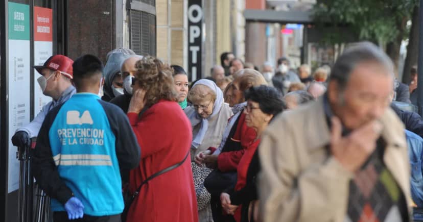 Por la caída del empleo formal, hay cada vez menos aportantes para cubrir el gasto en jubilaciones
