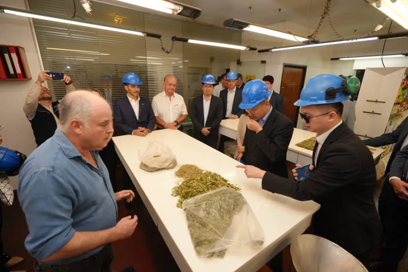 Corrientes mostró su potencial productivo al embajador de China con una agenda que incluyó a Las Marías y el puerto de Ituzaingó