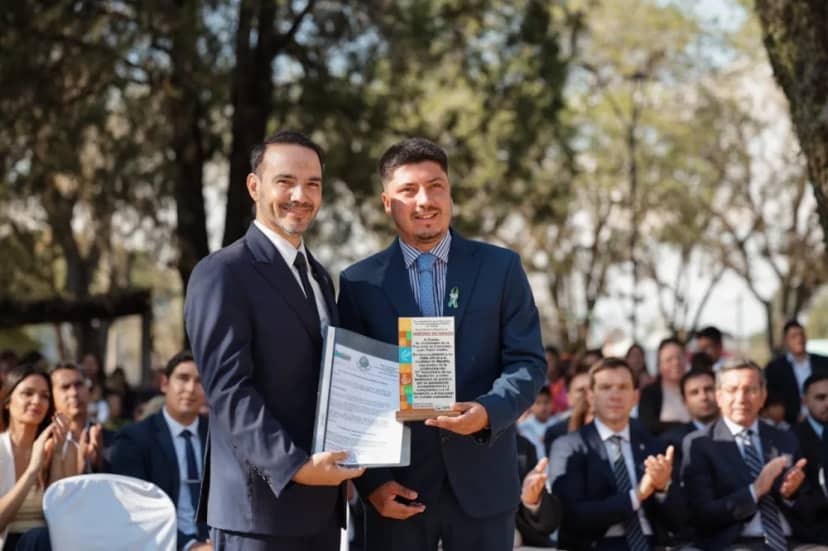 En Mantilla, el gobernador Juan Pablo Valdés anunció más viviendas