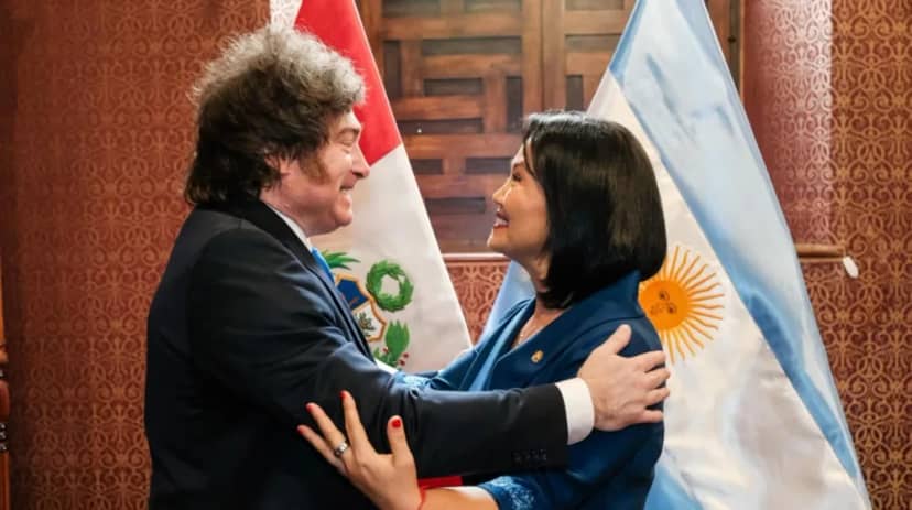 Milei participó de la jura de Keiko Fujimori como nueva presidenta de Perú
