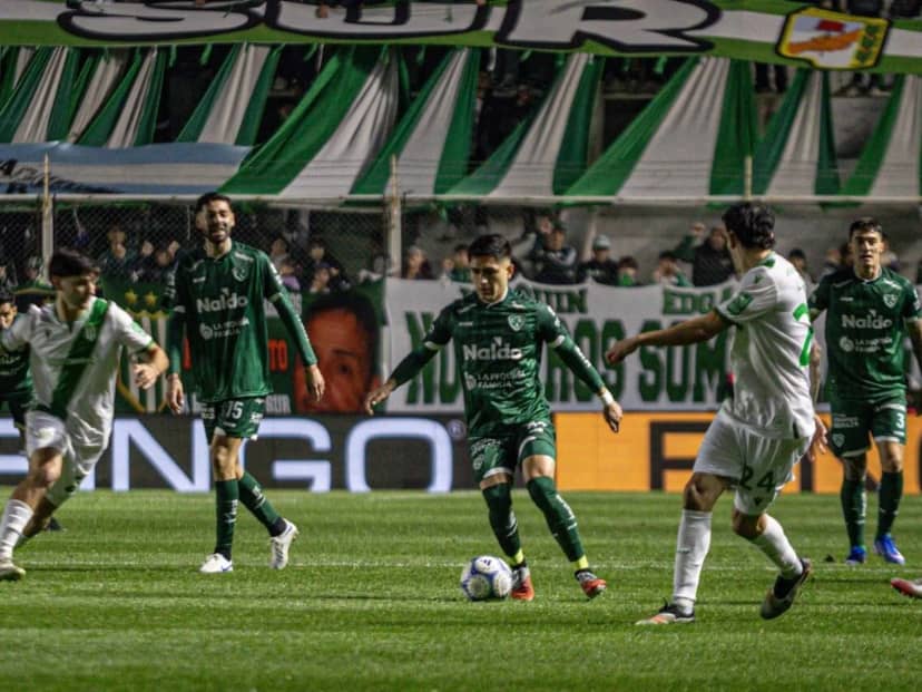 Tras un error de Sanguinetti, Sarmiento descontó ante Banfield