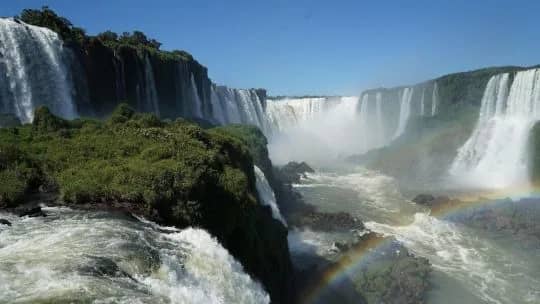 Las Cataratas del Iguazú tienen una crecida histórica y hay una nueva alerta amarilla por tormentas