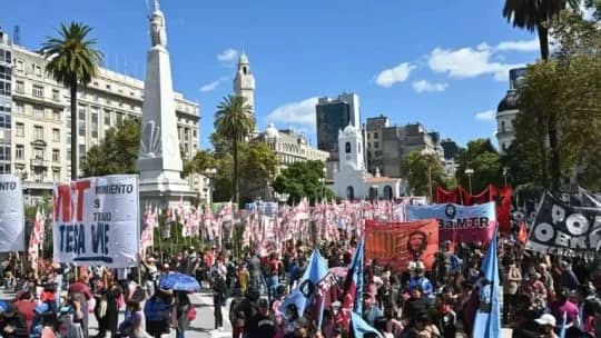 La nueva pulseada salarial: los gremios impulsan acuerdos cortos en las paritarias y revisiones antes de diciembre