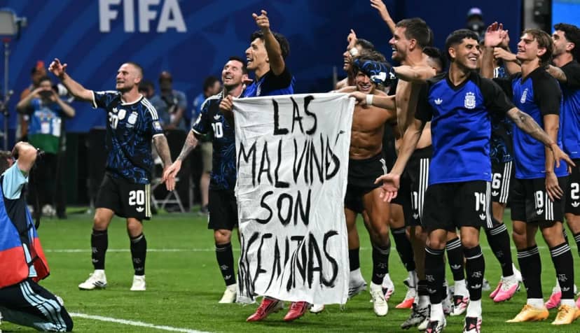 La FIFA abrió un expediente contra Argentina por la bandera de Malvinas y los incidentes en la final del Mundial